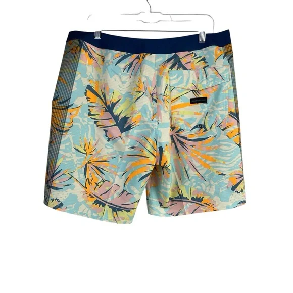 Quiksilver Highline Swim Shorts Tropical Print Men’s Size 34 NWT MSRP $65